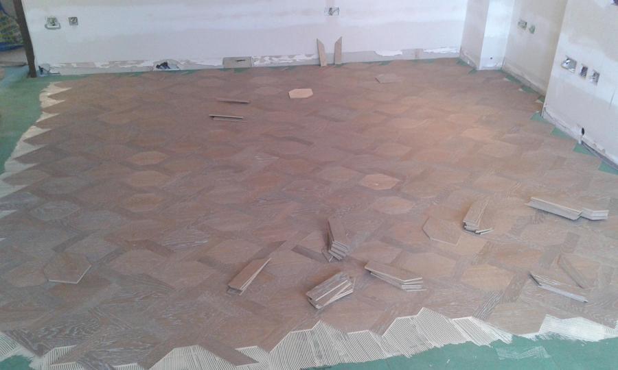 Parquet instalation glue down with Bona adhesive